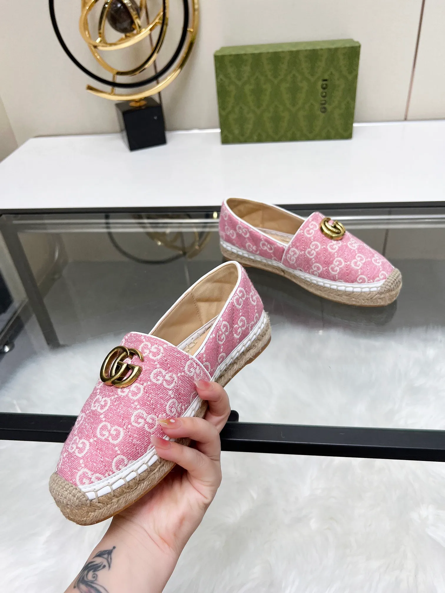 👟👟Ex-factory price 380👟👟 🌈🌈2024 new color early spring Gucci 🗽🗽Gucci classic logo logo canvas fisherman shoes, espadrille shoes are made of double G imported fabric. The color of the brand's double G letter cross-woven pattern will be reinterpreted every season, and the charm of the collection elements will be interpreted through more fresh and eye-catching materials and designs. •Pink, dozens of colors, choose as you like, choose as you like •Women’s style •Number of sizes 35-42